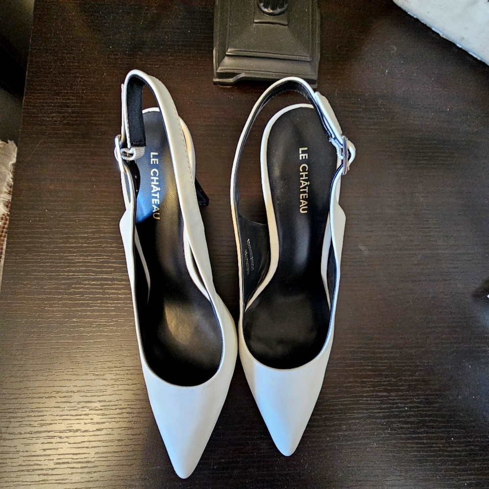 White and black Le Chateau slingback Leather pointed pumps size 8.5/ 40 Euro